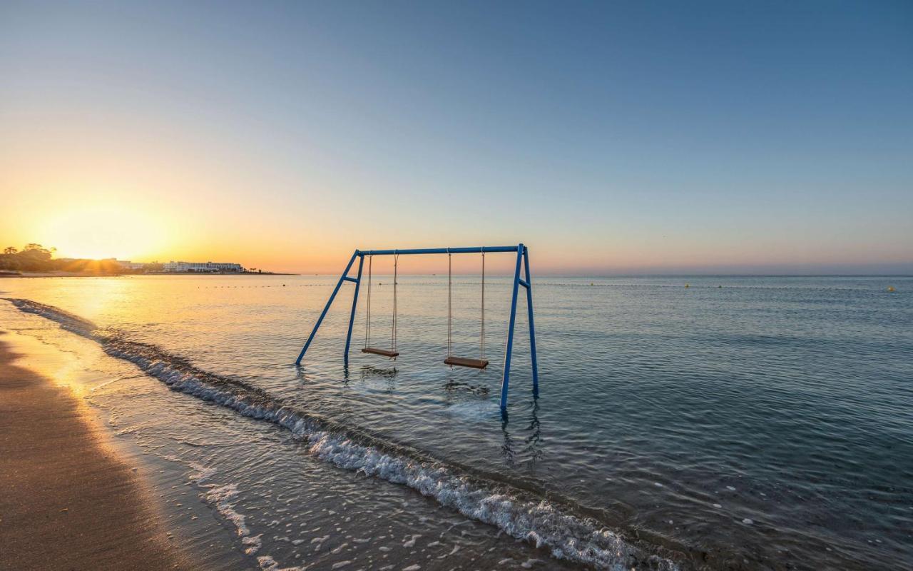 Radisson Blu Resort & Thalasso Hammamet Exterior photo Sunset at the beach