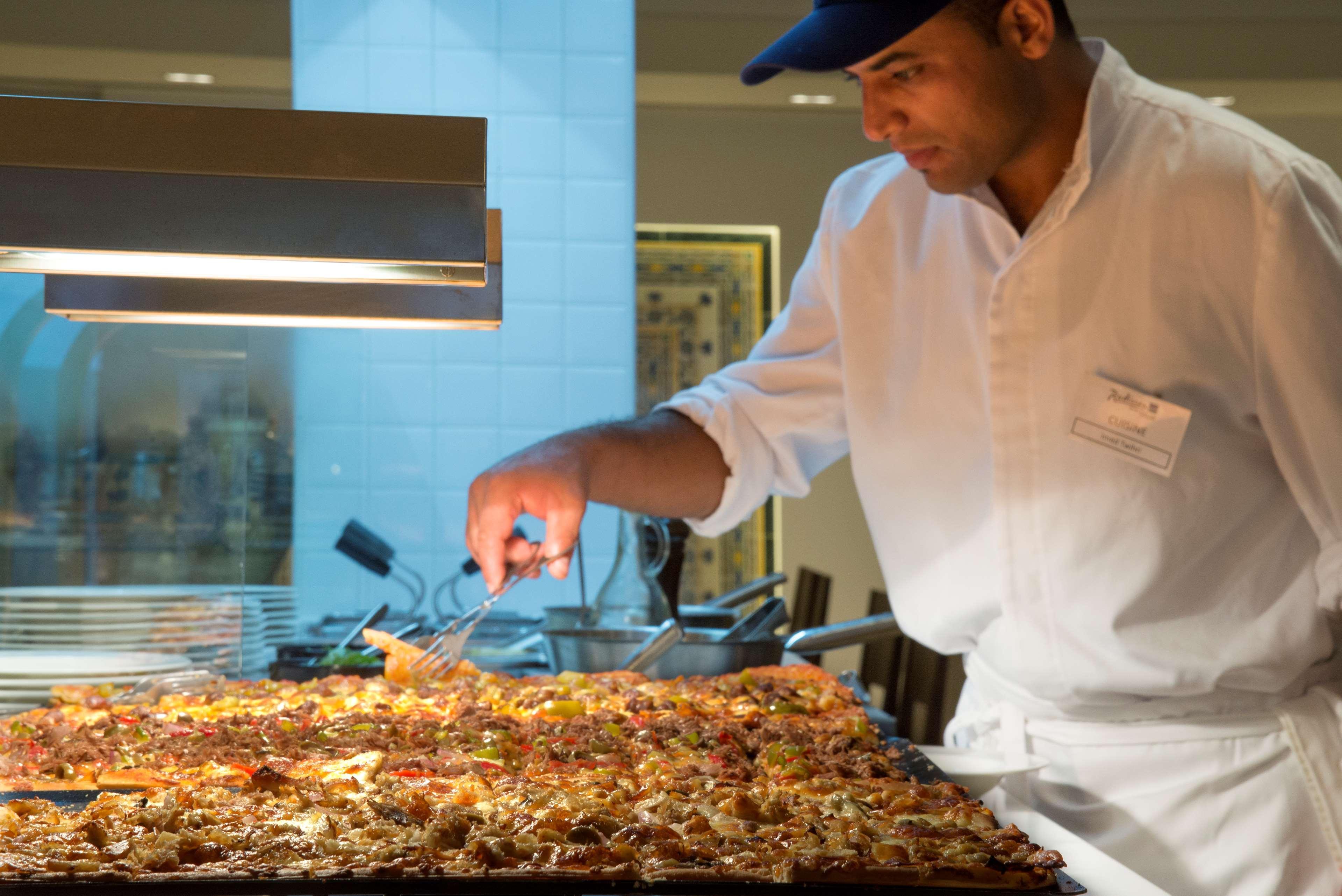 Radisson Blu Resort & Thalasso Hammamet Exterior photo A chef preparing food at a buffet
