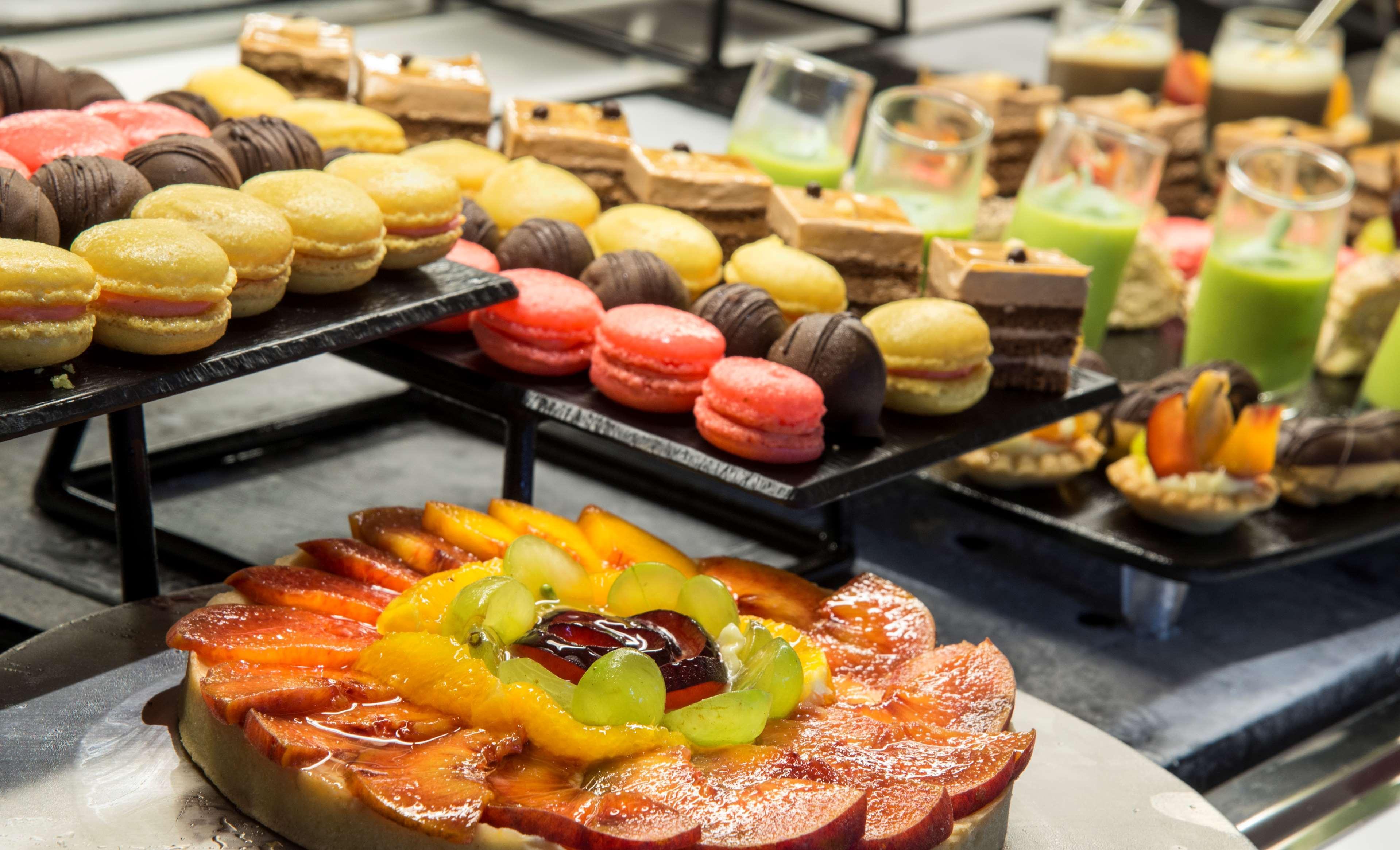 Radisson Blu Resort & Thalasso Hammamet Exterior photo French pastries