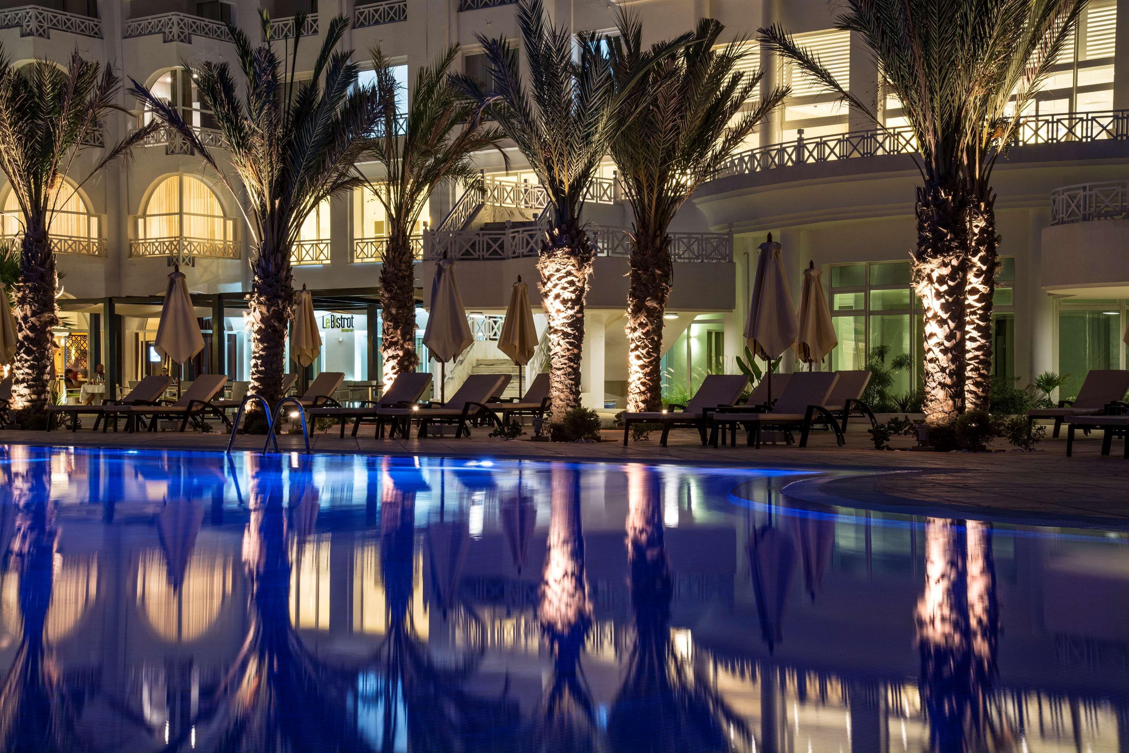 Radisson Blu Resort & Thalasso Hammamet Exterior photo The Royal Mirage Hotel