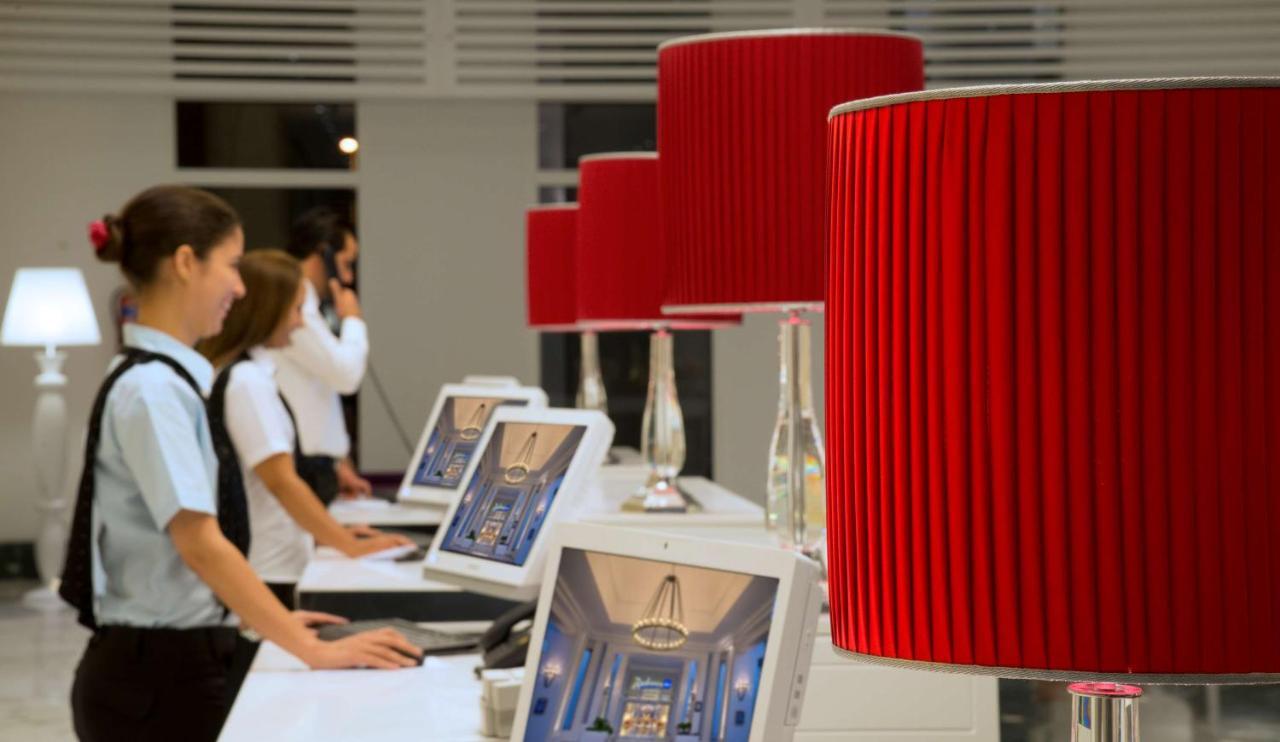 Radisson Blu Resort & Thalasso Hammamet Exterior photo Students working on a project